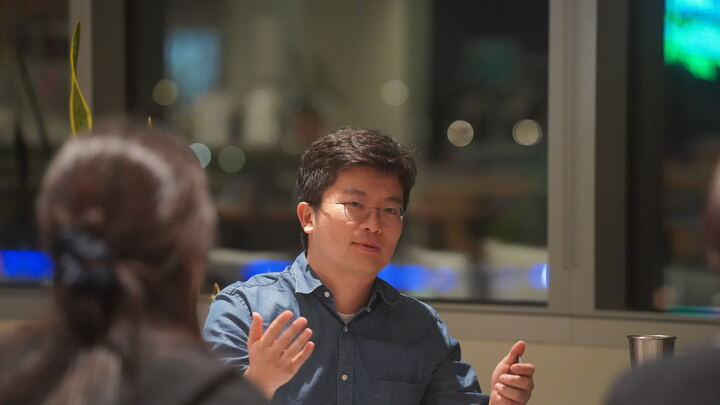링글 ceo 이승훈의 측면 사진